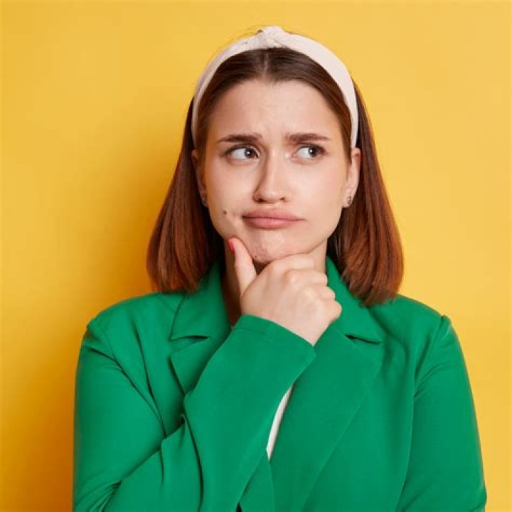 10 Signs Of A Gullible And Unworldly Woman