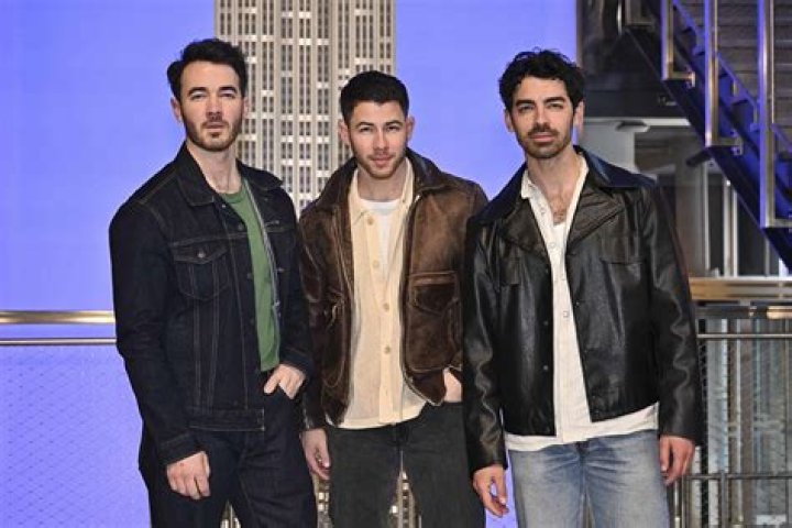 Find Out The Heights Of The Jonas Brothers