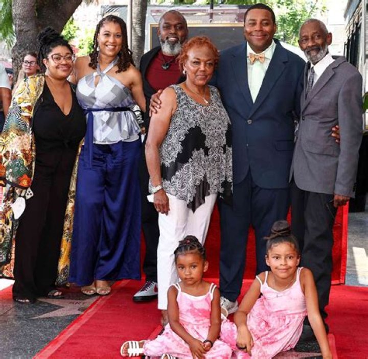 Get To Know Kenan Thompson's Family: A Close-Knit Circle