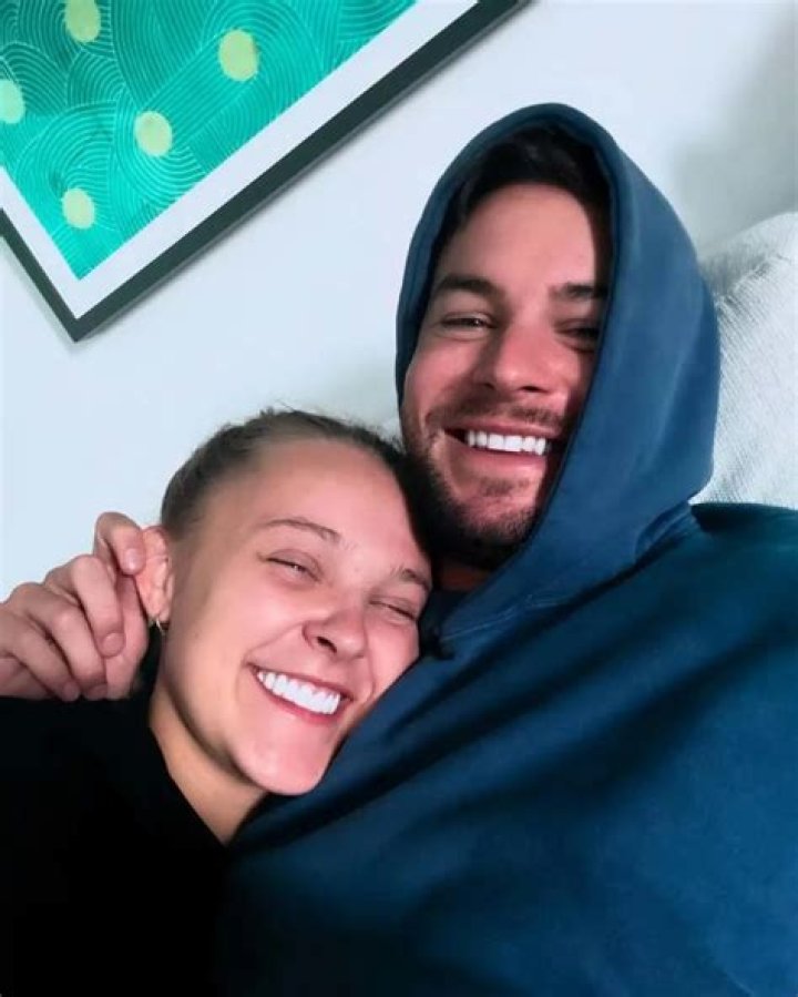 JoJo Siwa's Boyfriend: Who Is The Nickelodeon Star Dating?