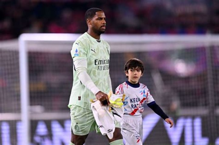 Mike Maignan's Family: Unveiling The Support System Behind The Goalkeeper